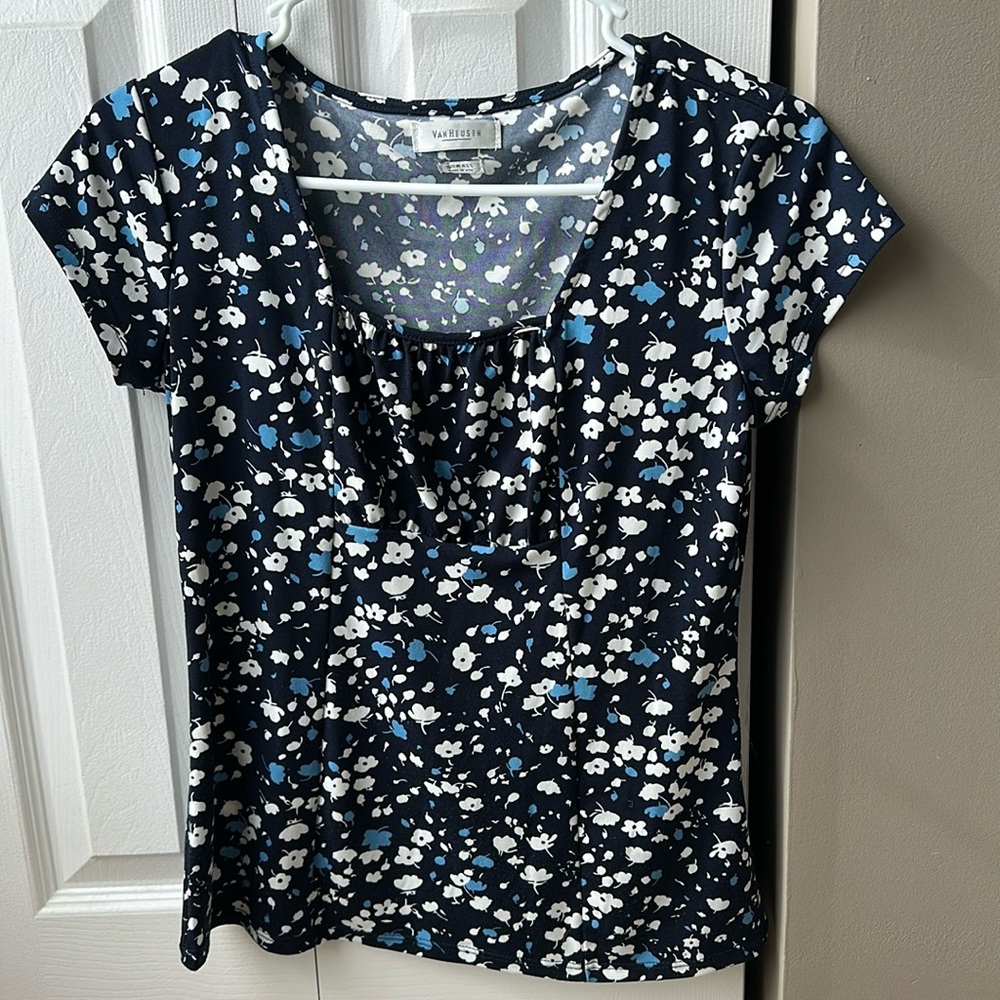 Short sleeved women’s blouse